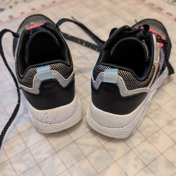 Girl's 13 Skechers Memory Foam Tennis Shoes Rainbow Holographic - Picture 3 of 7